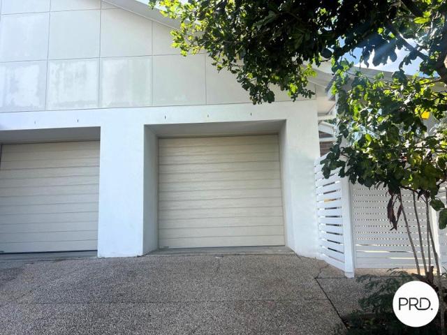 One Bedroom Studio Duplex with Private Entry and Bushland Outlook