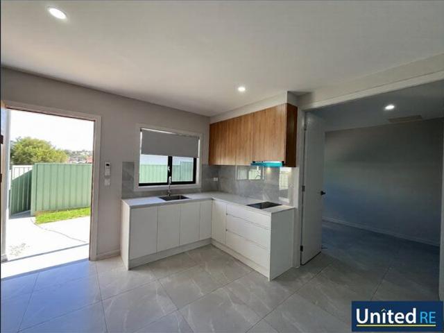 ONE BEDROOM STUDIO FOR LEASE IN KINGS PARK