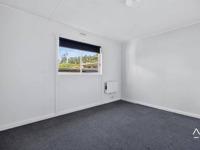One bedroom studio in a convenient Trevallyn location