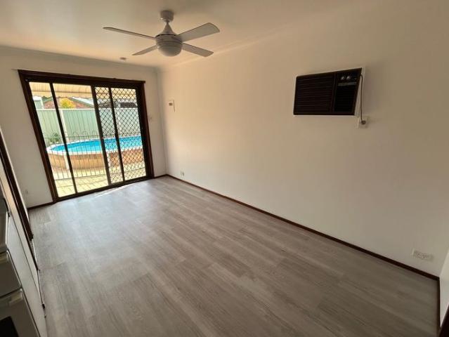 ONE BEDROOM STUDIO IN LAKESIDE!