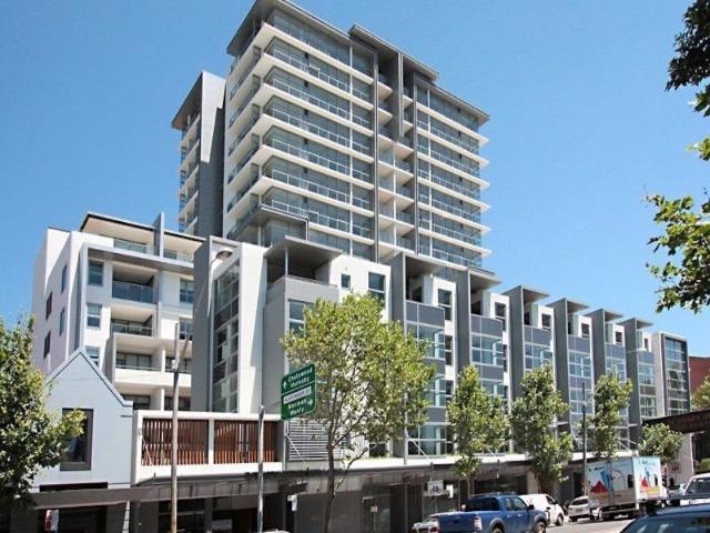 One Bedroom + Study Apartment With Water Views For Leasing