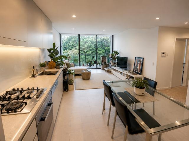 One bedroom + Study in Harold Park