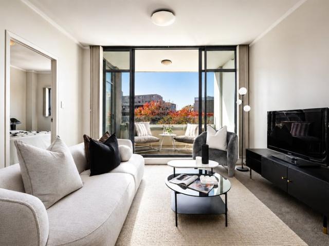One Bedroom + Study/Guest Room In the Heart of Maroubra Junction