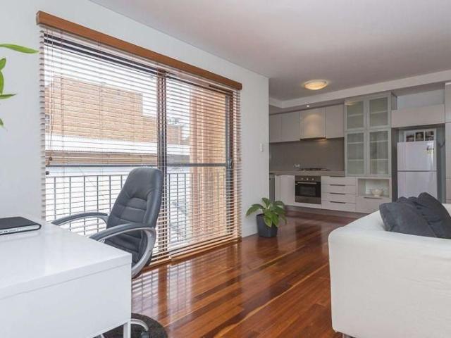 One BR executive apartment in Fremantle West End includes all white goods