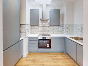 One double bedroom apartment with parking and gym