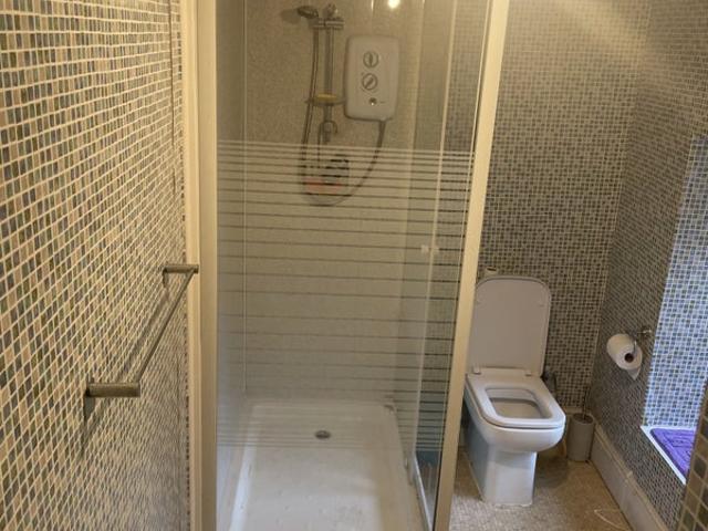 One double bedroom flat 1st floor bills included