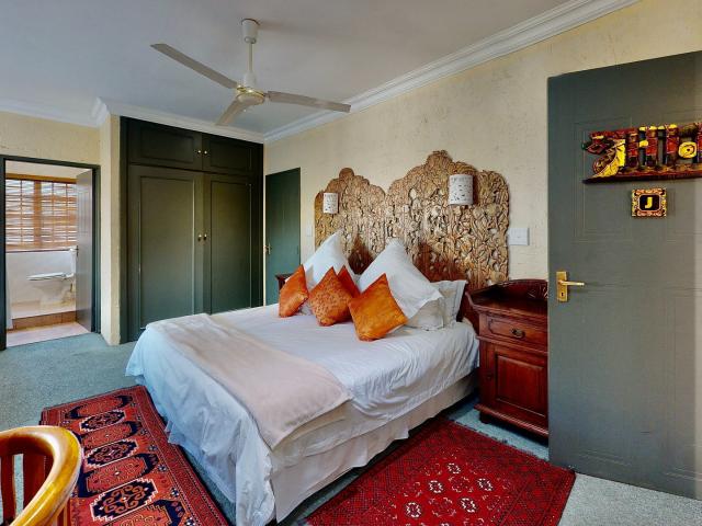One en suite bedroom to Let at posh establishment in Bryanston