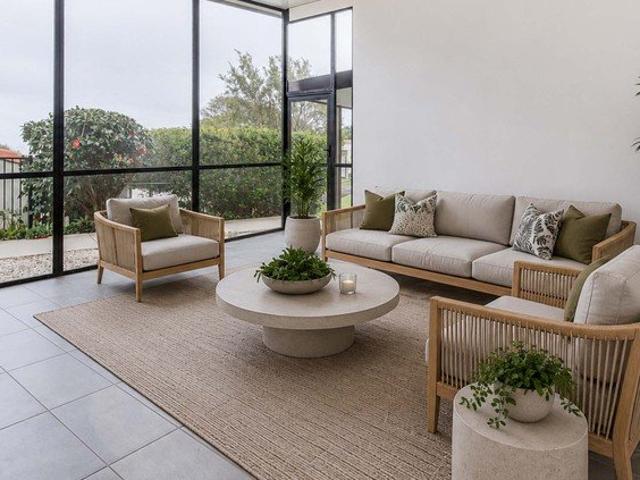 One of a kind! Extremely spacious villa in elevated and quiet position