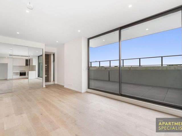 ONE OF A KIND LARGE STUDIO WITH HUGE TERRACE IN BRUNSWICK