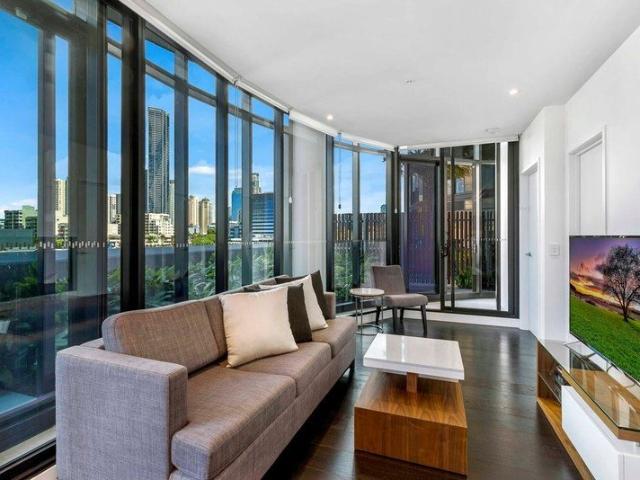 LIFESTYLE, LUXURY & LOCATION