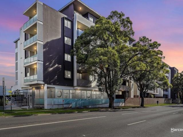 One of a kind penthouse apartment, perfectly positioned in the heart of Queen Street