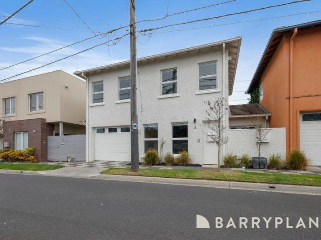 Stylish, Spacious & Exceptionally Located in the Heart of Highett
