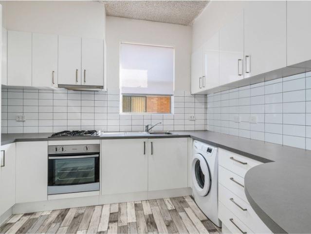 One of only 4 Units beach and CBD in reach