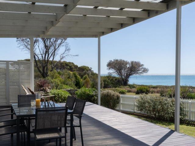 One of the most sought after holdings on the Coast Uninterupted access to magical ocean views, Ninth Island and stroll to a secluded beach