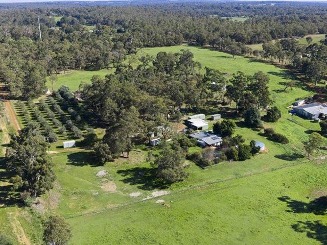 ONE OF THE BEST COUNTRY LOCATIONS YOU WILL GET THIS CLOSE TO EVERY THING!