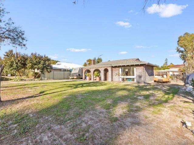 One of the last original Bondy homes. an Uncut Diamond