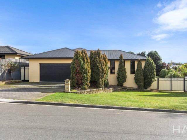 One of Youngtown's Most Sought After Family Locations