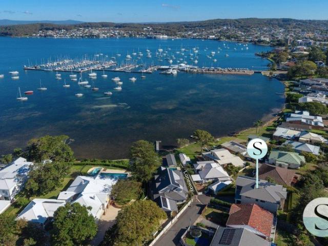 One Off Waterfront, Jaw Dropping Lake Views, Contemporary Spacious Living, Private Cul De Sac Position