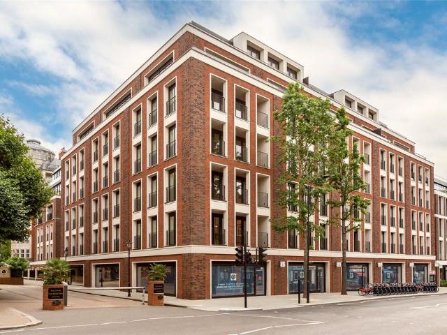One Lancer Square, Kensington Church. 3 bed apartment to rent £25,350 pcm £5,850 pw