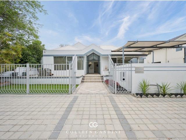 ONE LEVEL. ONE INCREDIBLE LOCATION. A RARE ESPLANADE OPPORTUNITY!
