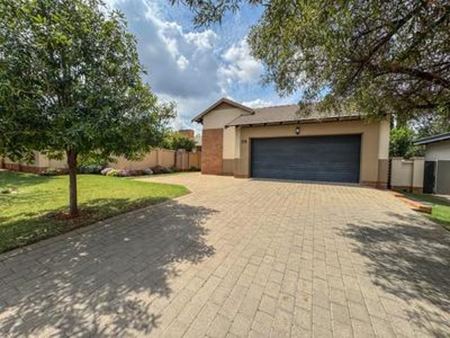 one level living | midstream hill