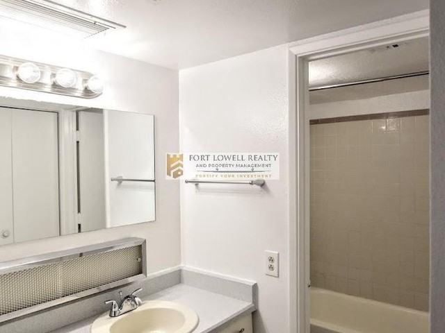 ONE month FREE!* Catalina Gardens 2 Bedroom Apartment for Rent at 3003 N Alvernon Way, Tucson, AZ 85712 North Dodge