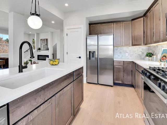 2 WEEKS FREE!*Luxury New Build Townhome with Double Car Garage Overlooking Columbia Park!