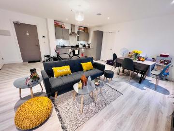 One Park Avenue, Sale, Manchester M33, 2 bed flat to rent, £1,500 pcm | PrimeLocation