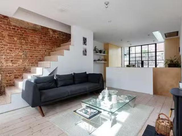 One room apartment in Globe Town