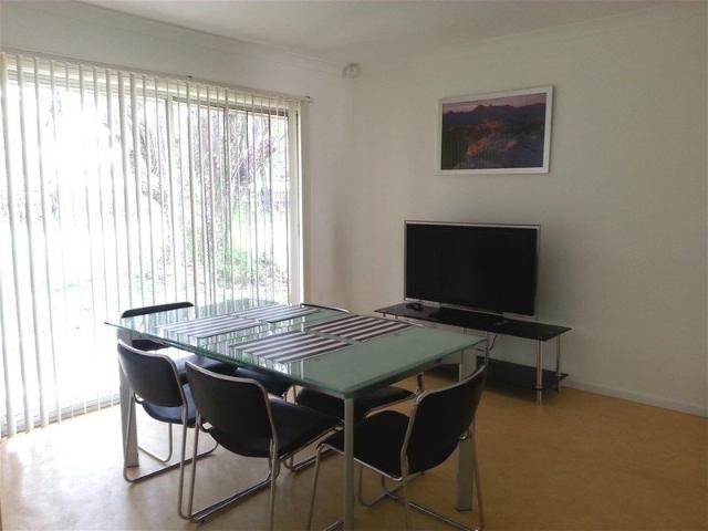 One room close to Griffith Uni, 3 mins walk to rail station 10km to CBD
