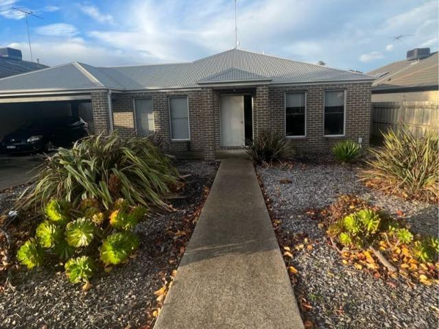 One room now available close to Deakin University