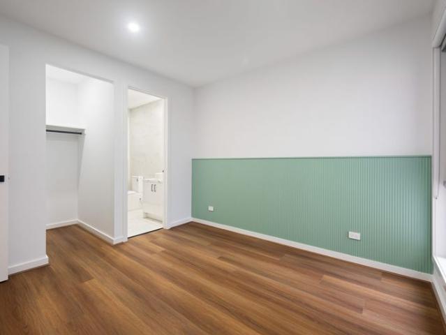 ONE WEEK FREE RENT + Stylish Modern Home Ready FOR LEASE
