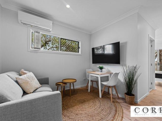 ONE WEEK RENT FREE WITH 12 MONTH LEASE FULLY FURNISHED, DESIGNER STUDIO APARTMENT BILLS INCLUDED!