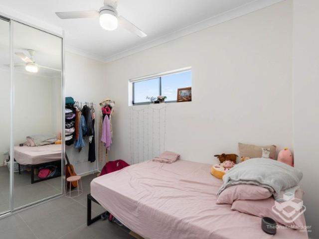 ONE tenant for FURNISHED bedroom shared bathroom