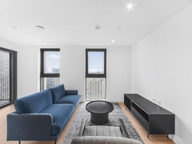 One Thames Quay, Marsh Wall, E14 1 bed apartment to rent £2,903 pcm £670 pw
