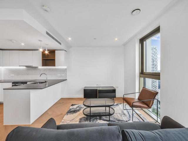 One Thames Quay, Marsh Wall, E14 1 bed apartment to rent £2,947 pcm £680 pw