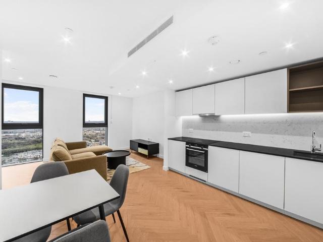 One Thames Quay, Marsh Wall, E14 1 bed apartment to rent £2,947 pcm £680 pw