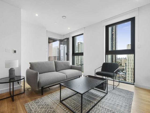 One Thames Quay, Marsh Wall, E14 1 bed apartment to rent £2,990 pcm £690 pw