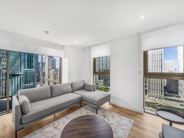 One Thames Quay, Marsh Wall, E14 2 bed apartment to rent £3,510 pcm £810 pw