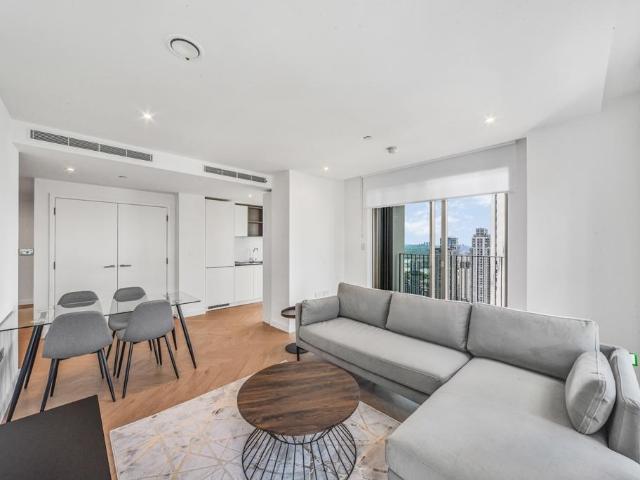 One Thames Quay, Marsh Wall, E14 2 bed apartment to rent £3,566 pcm £823 pw