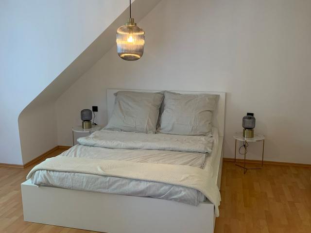 OneFlats Modern Flat in Stuttgart near Mahle, Daimler, Bosch, Stuttgart Amsterdam Apartments for Rent