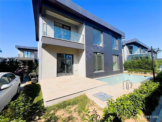 ÖNERLER CADDE ÜSTÜNDE SİTE SIFIR 4+1 350M2 HAVUZLU VİLLA