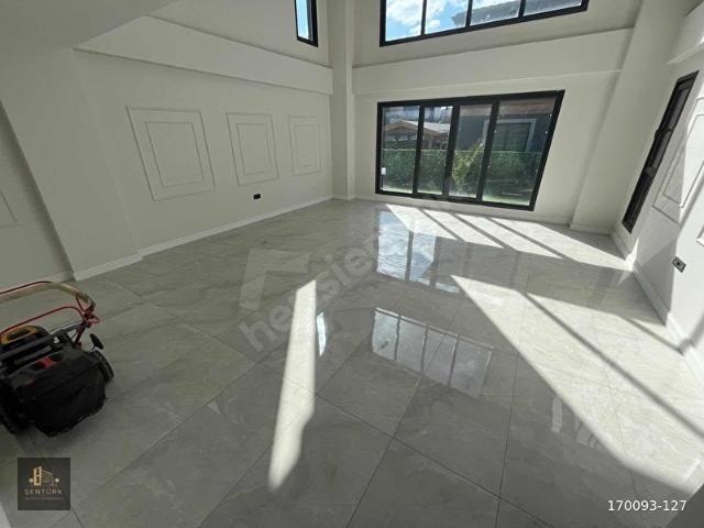 ÖNERLERDE SİTE İÇİNDE 4+1 700M2 ARSA İÇİNDE HAVUZLU VİLLA