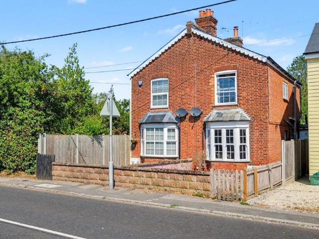 Ongar Road, Chelmsford CM1 2 bed semi detached house to rent £1,550 pcm £358 pw