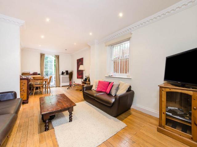 Ongar Road, London, SW6 2 bed flat to rent £2,900 pcm £669 pw