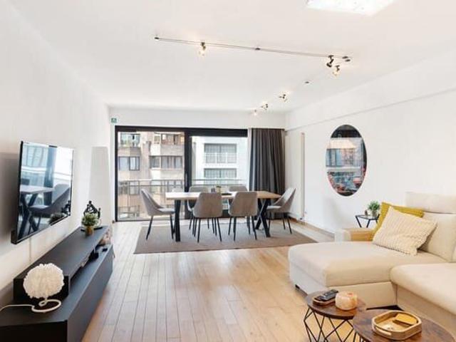 Ongemeubeld 2 slaapkamerappartement met 2 terrassen in de Li