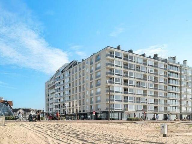Ongemeubeld appartement met 3 slaapkamers op de ZEEDIJK in h