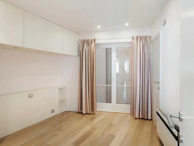 Ongemeubeld appartement met zeezicht nabij Rubensplein