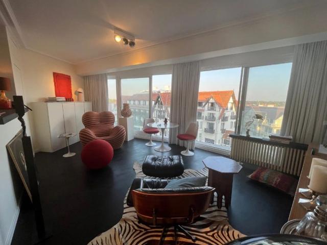 Ongemeubeld Gezellig ingerichte studio met open zicht in het commerciële centrum van het Zoute om de hoek van het vernieuwde Albertplein