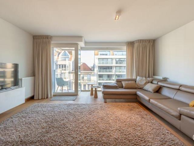 ONGEMEUBELD Récent appartement met mooie gevelbreedte cen